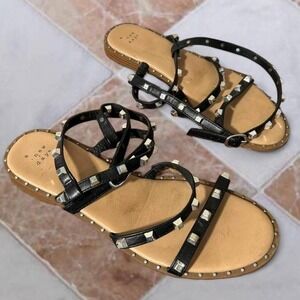 Black pyramid studded sandals 8.5